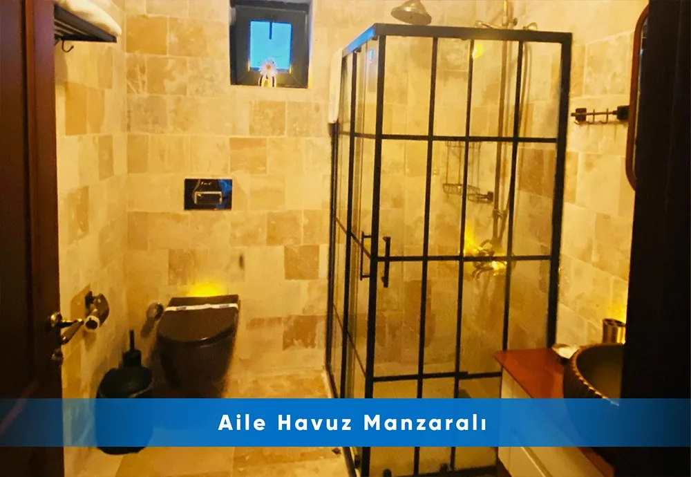 Aile Havuz Manzaralı